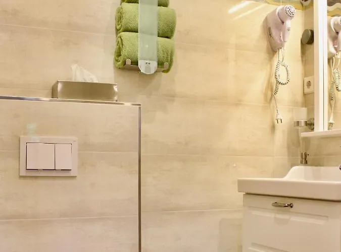 ゲストハウス Kurhausblick 4*